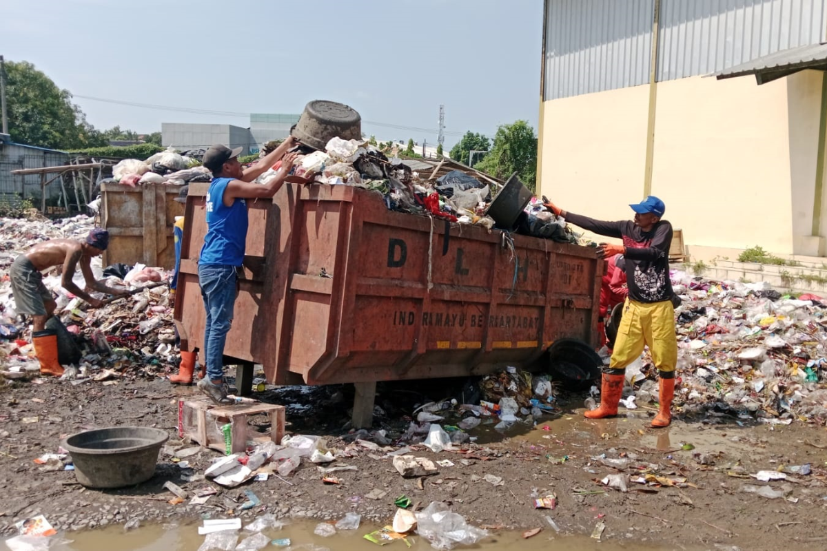Krisis TPS Picu Sampah di Pasar Hewan Indramayu, UPTD LH Turun Tangan