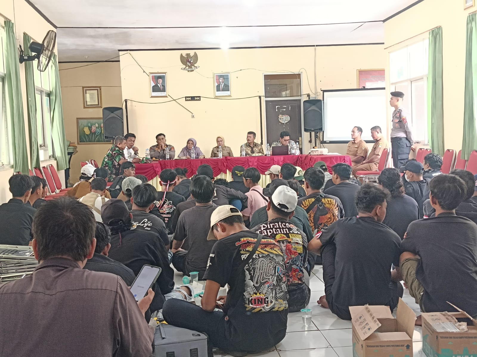 Hasil Audiensi di Greged Soal Jalan Rusak, Inilah Tiga Kesepakatan Pemda Cirebon dan Masyarakat 