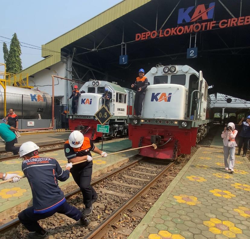 Tarik Lokomotif 90 Ton, Tim Sarana KAI Tumbangkan Dishub Kota Cirebon