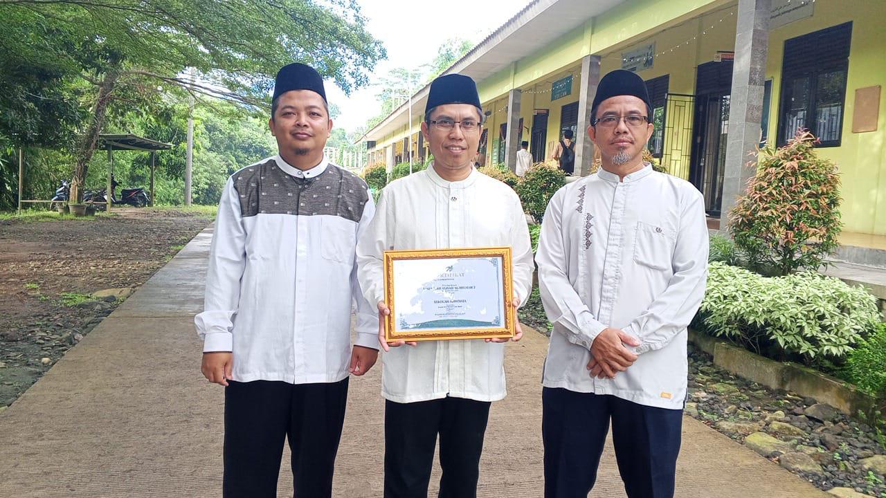 Pesantren Al Hikmah Raih Adiwiyata Tingkat Provinsi
