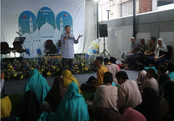 EWF Cirebon Ajak Puluhan Anak Yatim Berbuka Bersama