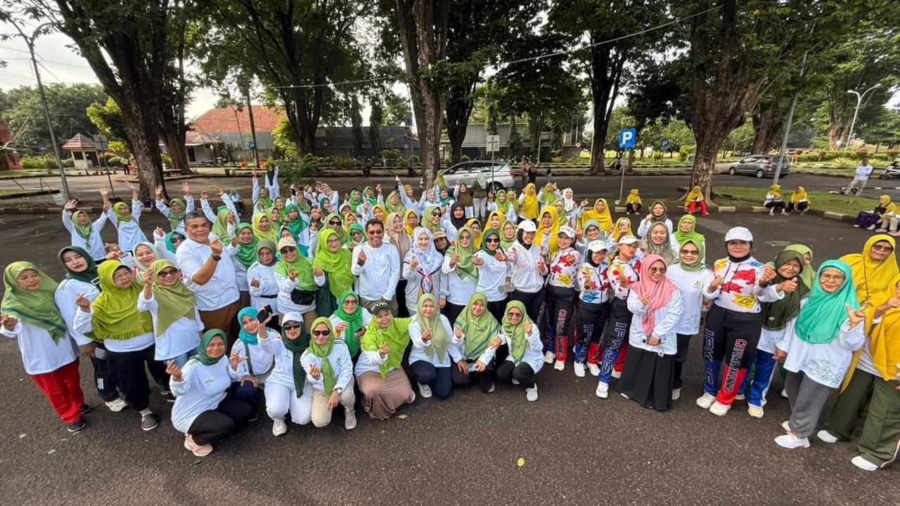 Senam Bersama, Siti Farida Ajak Ibu-Ibu Jaga Lingkungan Cegah Banjir dan Penyakit