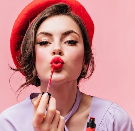 Rekomendasi 5 Lipstick Tahan Lama agar Tampil Cantik Seharian saat Lebaran