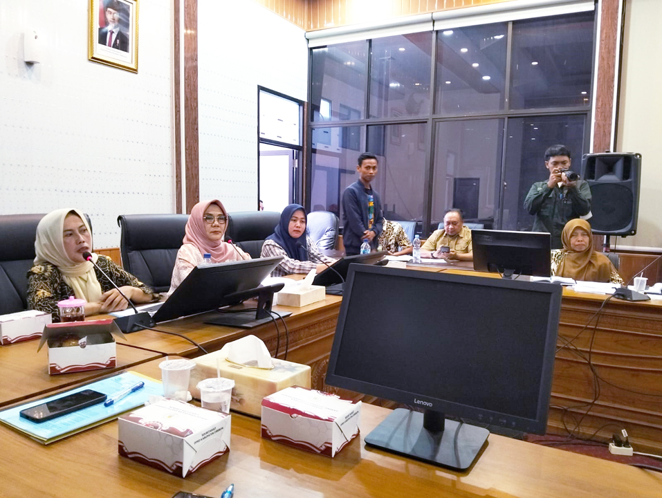 Bahas Kendala Pengajuan Dana Desa Tahap I, Terima Audiensi Masyarakat Desa Setu Kulon 