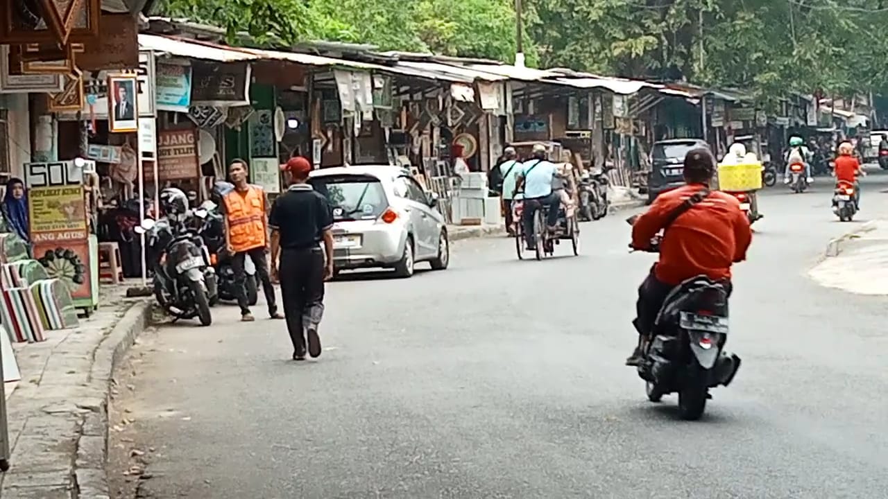 Mulai Pekan Depan, Satpol PP Kota Cirebon Sosialisasikan Penertiban PKL di Jalan Sukalila Selatan
