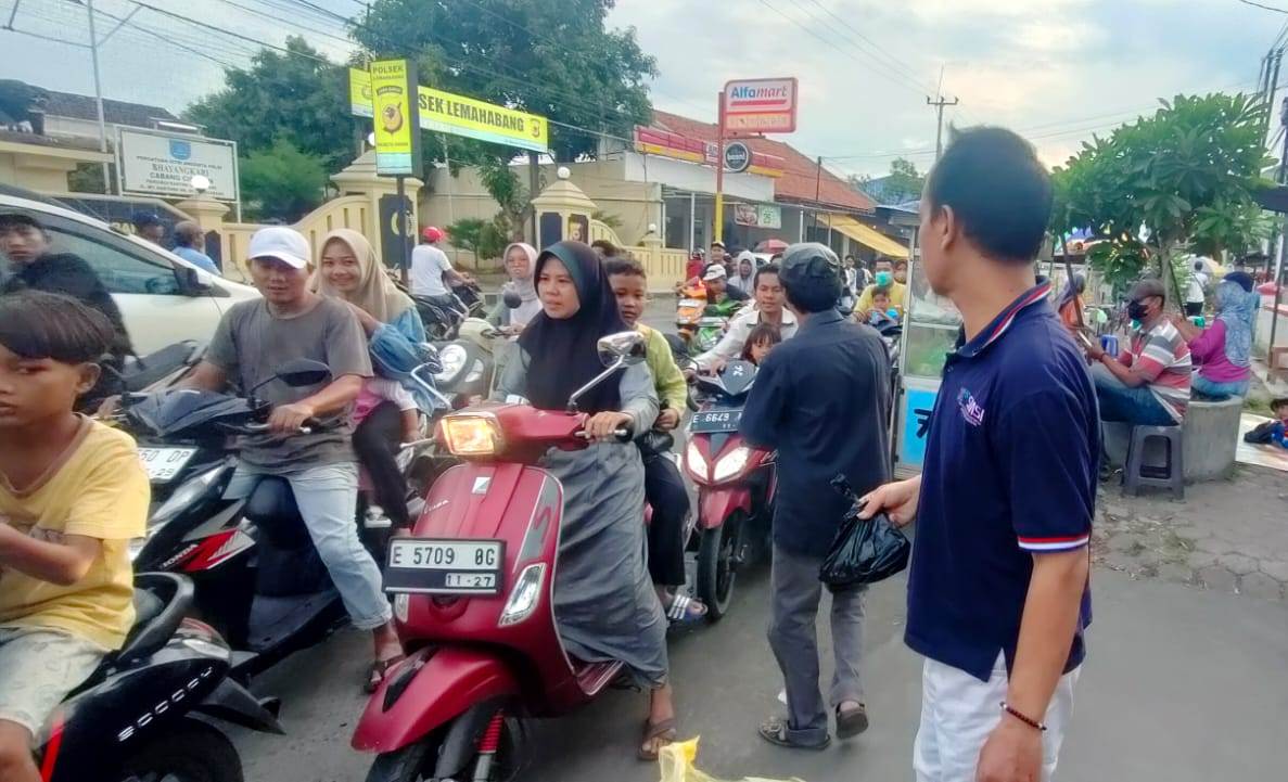 Berbagi Itu Indah, SMSI Kabupaten Cirebon Tebar 300 Takjil di Bulan Suci Ramadan 