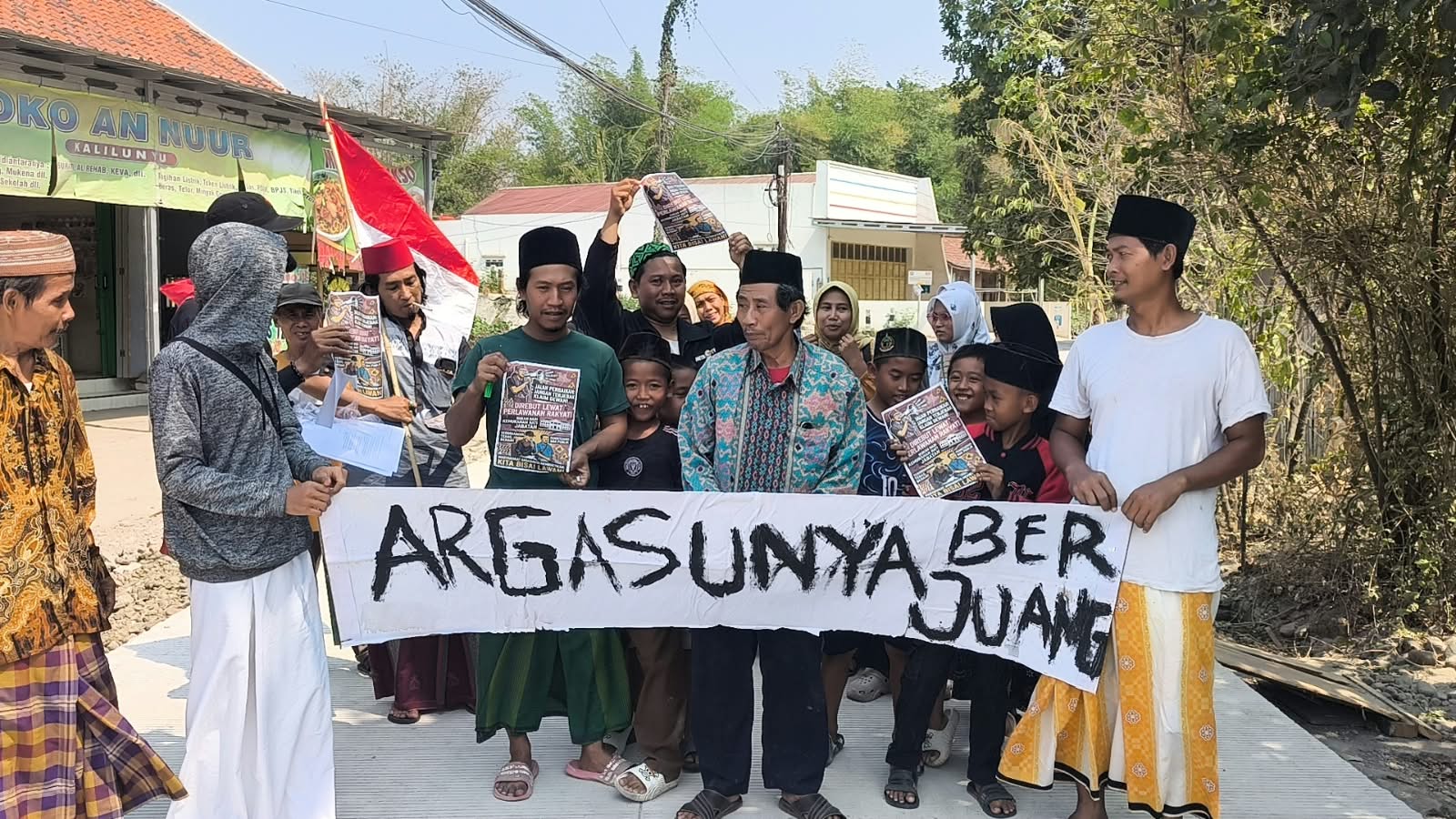 Bertahun-tahun Rusak, Jalan Kalilunyu–Benda Kerep Akhirnya Dibeton, Warga Argasunya Gelar Syukuran