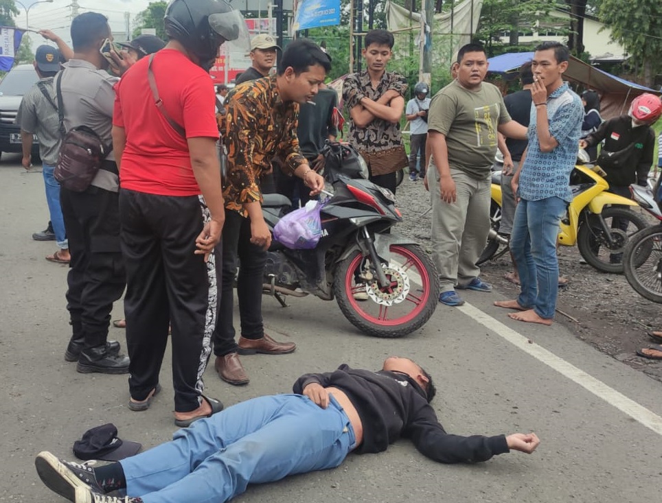 Tawuran Paling Brutal di Kota Cirebon, Warga Ditabrak, Pelaku Belum Sadar