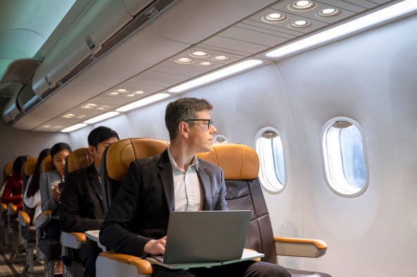 6 Cara Unik Kurangi Rasa Takut Saat Naik Pesawat Terbang