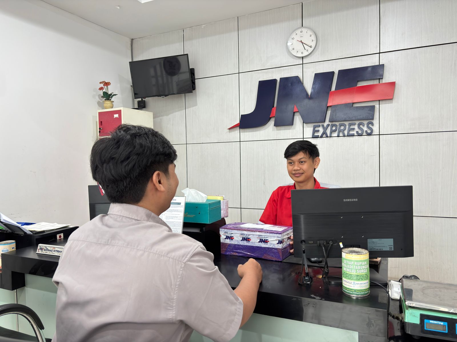 Pengiriman JNE Cirebon Naik 30 Persen Saat Ramadan, Fashion Jadi Primadona