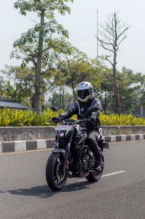 Berpetualang dari Borobudur ke Berlin, Yamaha MT-09 Temani Gus Paox Iben Bawa Misi Kebudayaan Indonesia