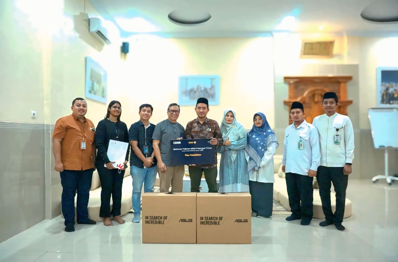 Telkom Witel Priangan Timur Dukung Digitalisasi SMK Ma’arif Al Ghozali Cirebon