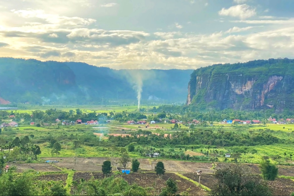 Indahnya Tebing dan Air Terjun Lembah Harau, Suasana Tenang Ala Desa di Sumatera Barat