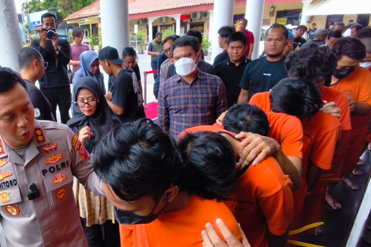 Polisi Bongkar Jaringan Narkoba di Cirebon, 15 Tersangka Diciduk, 24.100 Butir Obat Keras Disita