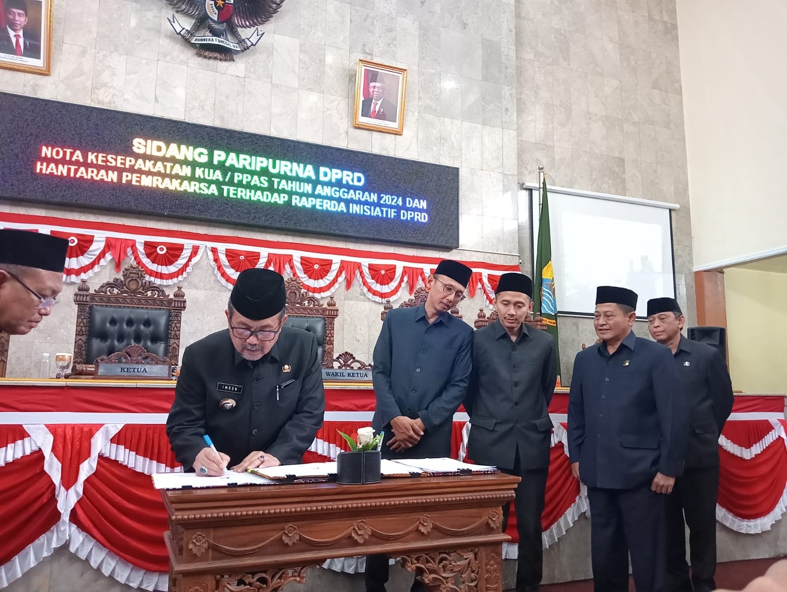  Bupati dan DPRD Kabupaten Cirebon Sepakat Tandatangani KUA-PPAS 2024 Mencapai Rp3,8 Triliun 