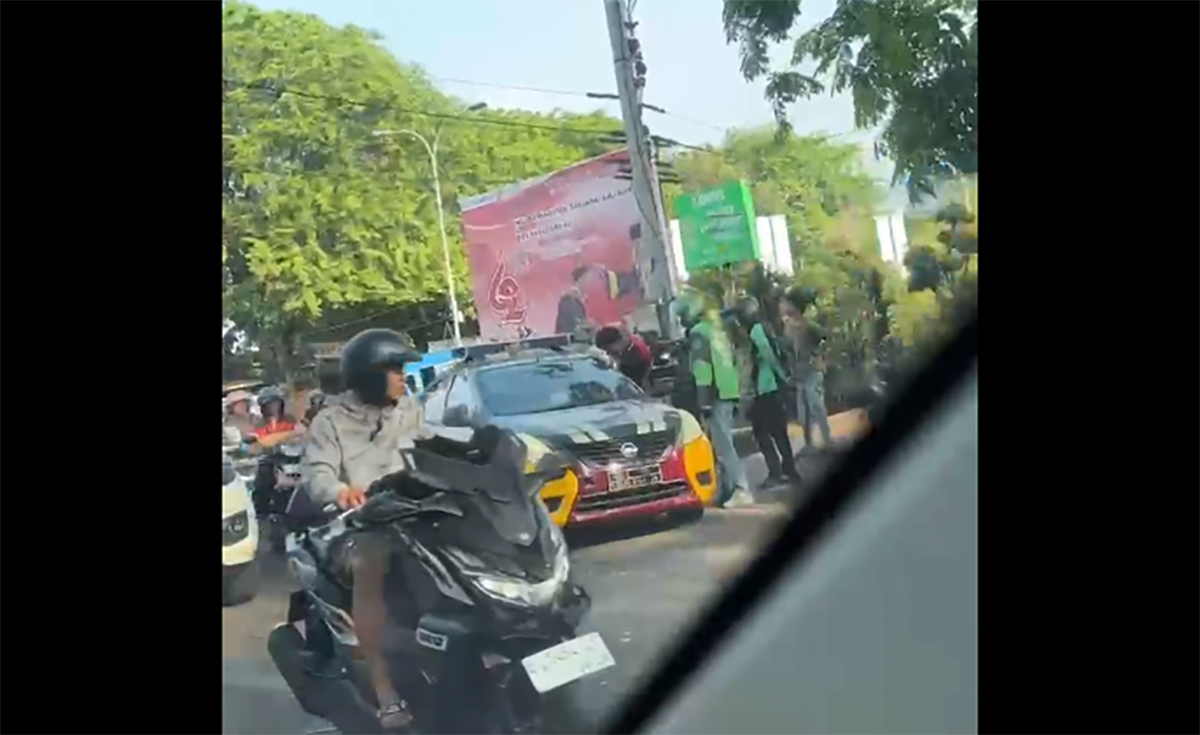 Aksi Lempar Batu Pelajar di Jalan By Pass Cirebon Dibubarkan Polisi