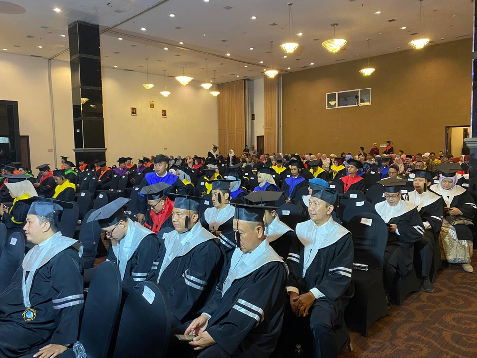 Untag Cirebon Gelar Wisuda Sarjana dan Magister