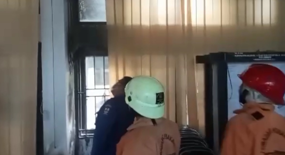 Aula Kantor Kecamatan Kejaksan Cirebon Nyaris Kebakaran, Api Merambat di Kabel