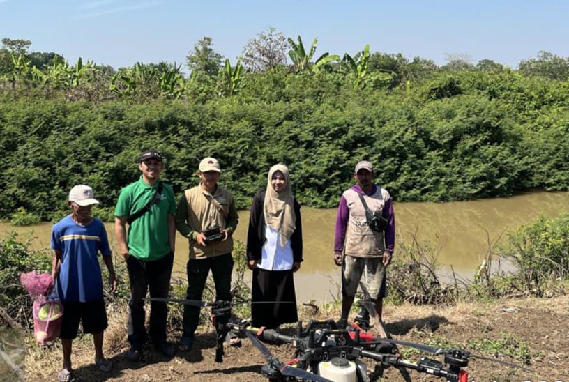 Petani Kongsijaya Manfaatkan Drone Sprayer, Penyemprotan Padi Lebih Cepat, Efisien, dan Aman