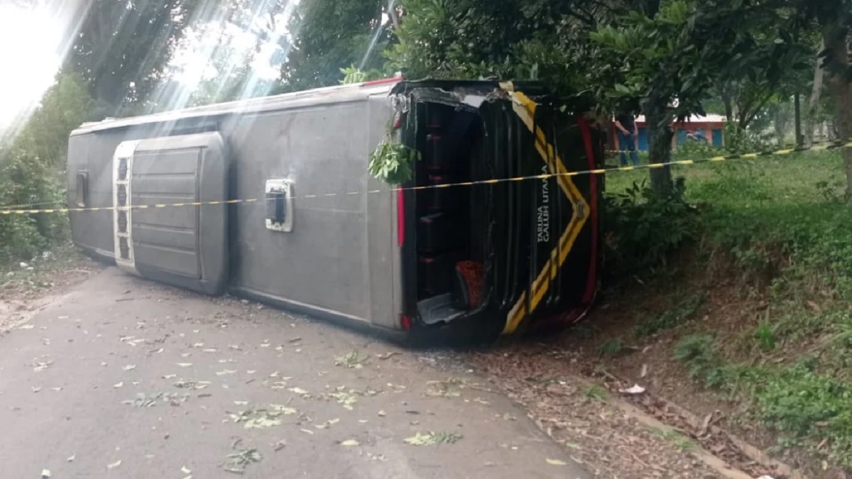 Tak Kuat Menanjak, Bus Mengangkut Pramuka Terguling di Kirpay, Saksi: Gak Layak Pakai