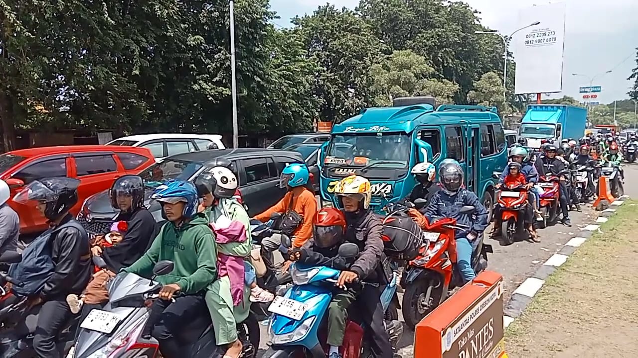 H+2 Lebaran Jalur Arteri Kota Cirebon Arah Jakarta Mulai Alami Kepadatan