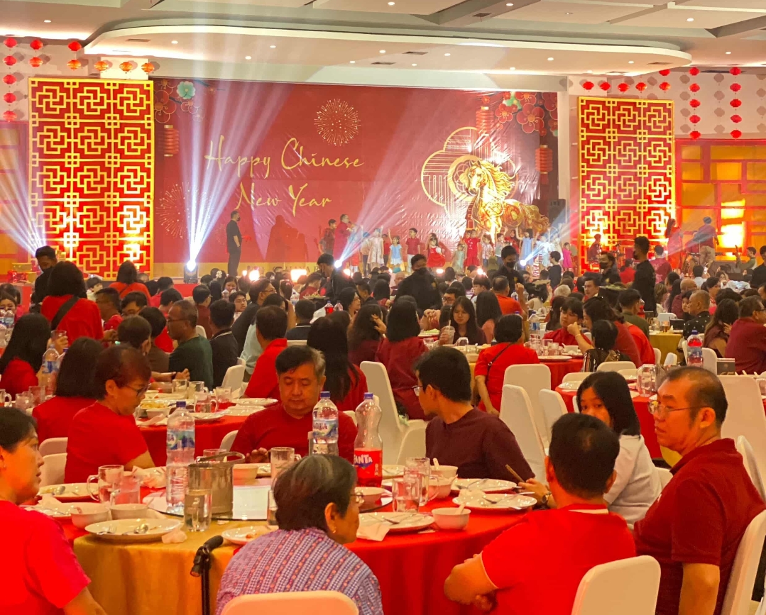 Meriah dan Penuh Kehangatan, Imlek 2026 di Cahaya Restaurant Cirebon Banjir Hadiah