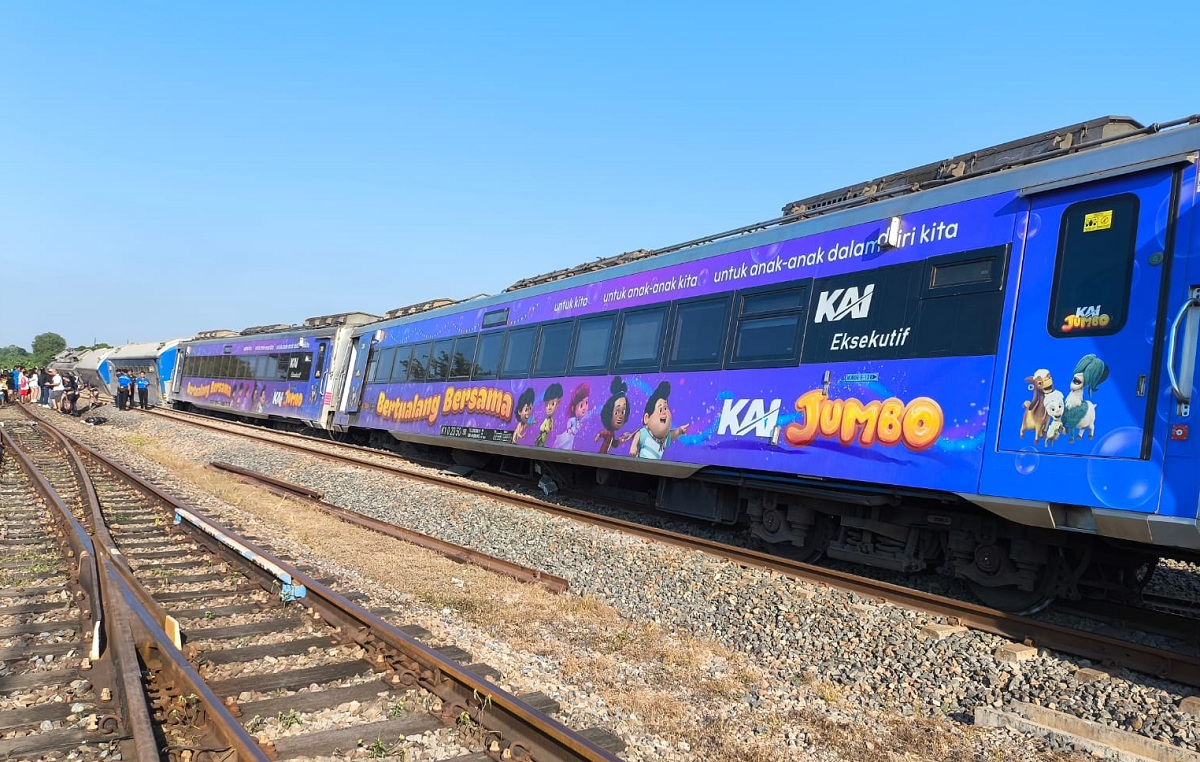 Kereta Argo Bromo Anggrek Anjlok di Pegaden Subang, Jalur Jakarta – Cirebon Lumpuh