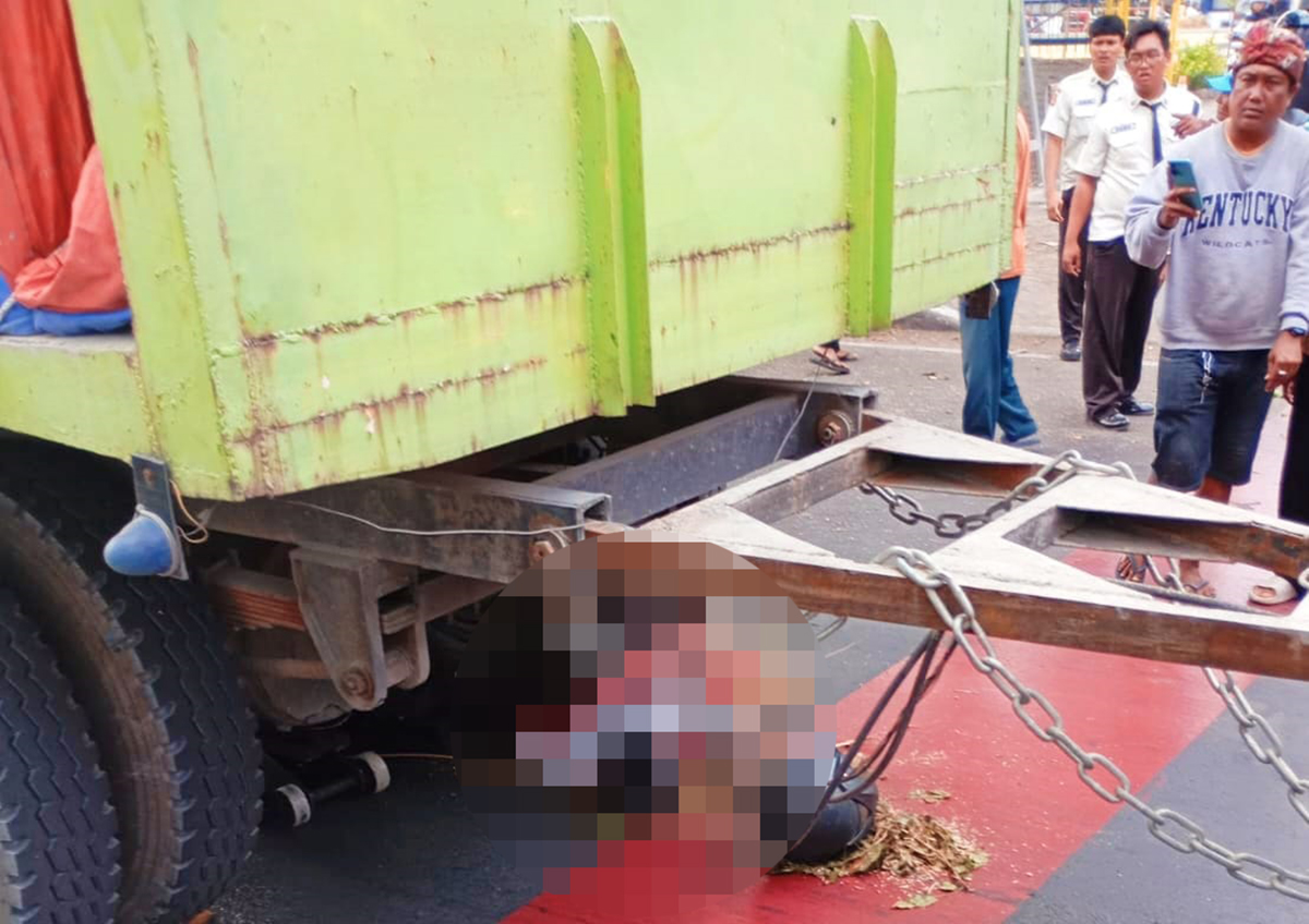 Gagal Salip Truk Gandengan dari Kiri, Warga Kelurahan Kalijaga Terlindas