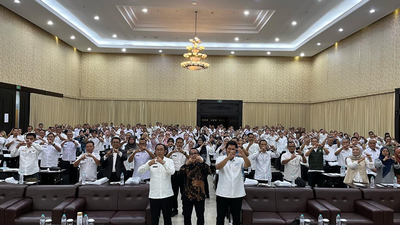 Ratusan Kepala Sekolah se-Ciayumajakuning Hadiri Bimtek, EBU Ungkap Kunci Transformasi Pendidikan