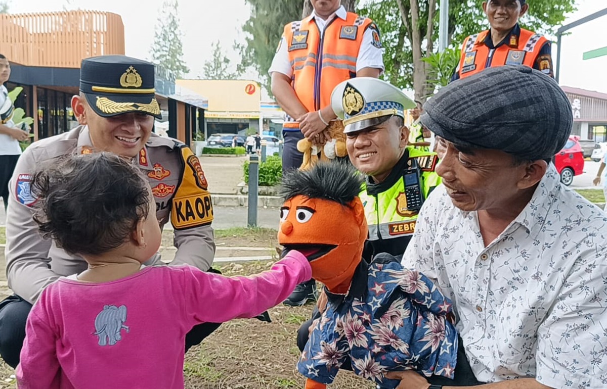 Polres Cirebon Kota Hadirkan Pendongeng di Rest Area KM 207 A Tol Palikanci