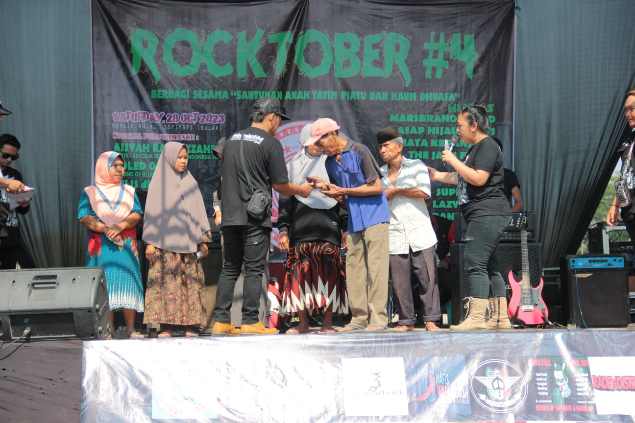 Pemuda Desa Pabuaran Kidul dan Komunitas Punk Cirebon, Santuni 150 Warga