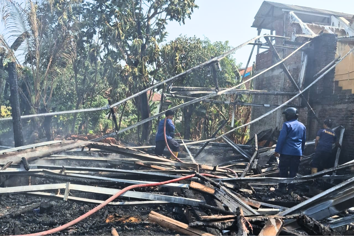 Kebakaran Kandang Ayam di Cirebon Diduga akibat Oven Overheat