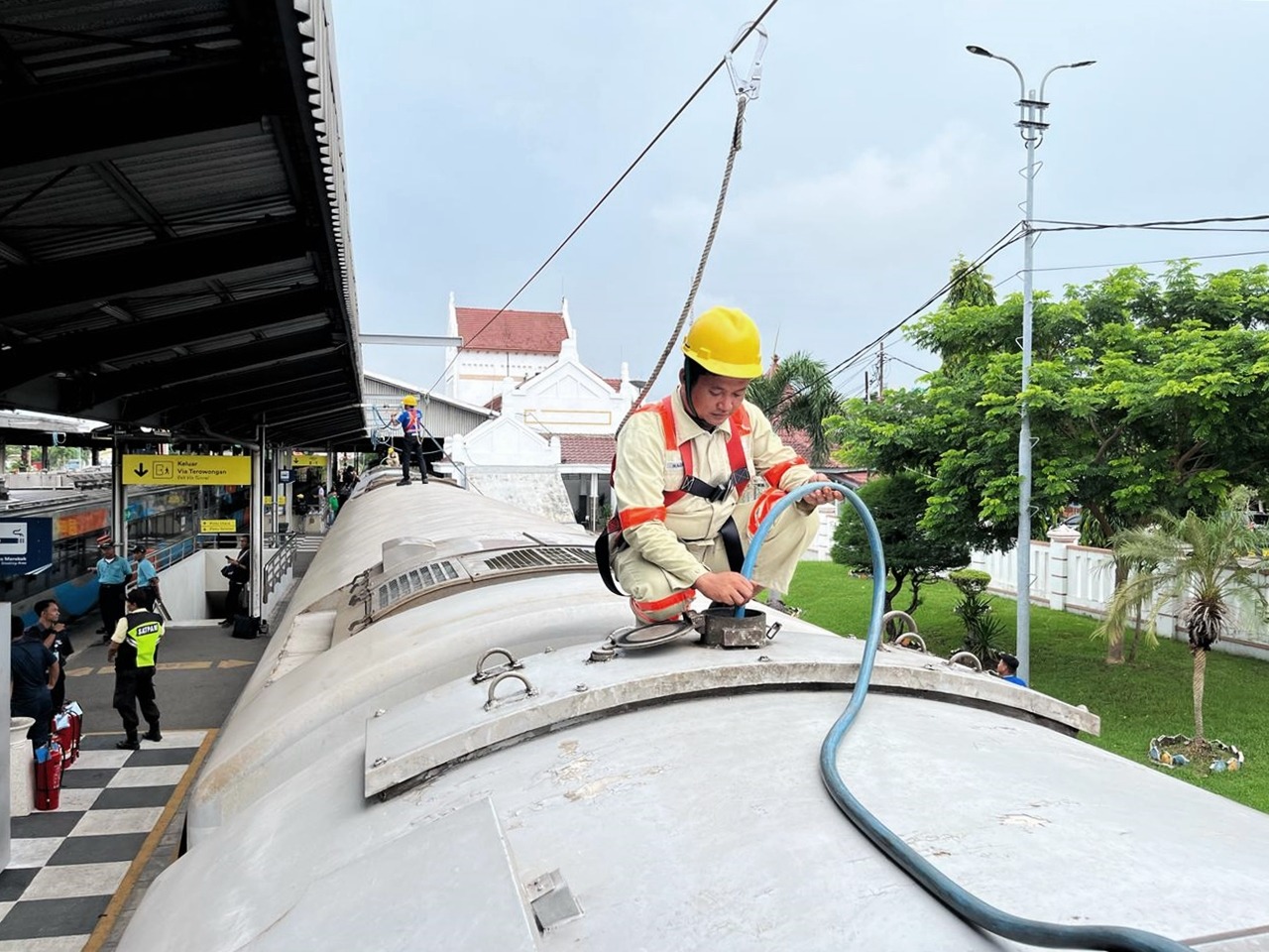 Kebutuhan Air Kereta Api Mencapai 240.000 liter 