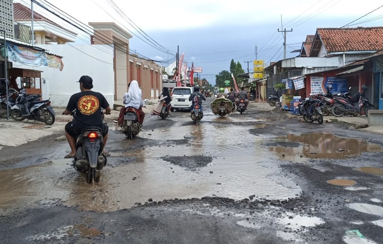 Anggaran Kurang, Perbaikan Jalan Kabupaten Cirebon Bakal Gunakan Dana CSR?