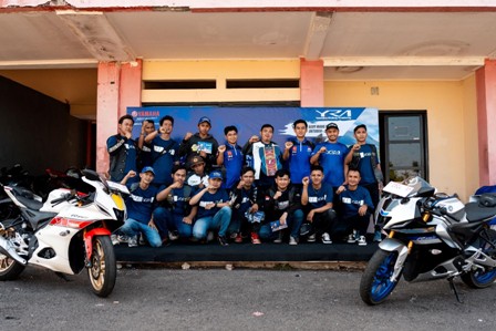 Upgrade Teknik Berkendara, Perdana Jajal R15 Connected di Sirkuit Gery Mang Bareng Pembalap Yamaha