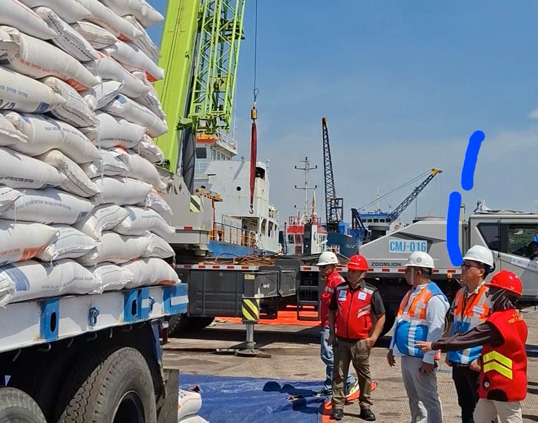 Kolaborasi Perdana Pelindo dan Bulog, 2.000 Ton Beras Diberangkatkan dari Jawa ke Sumatera