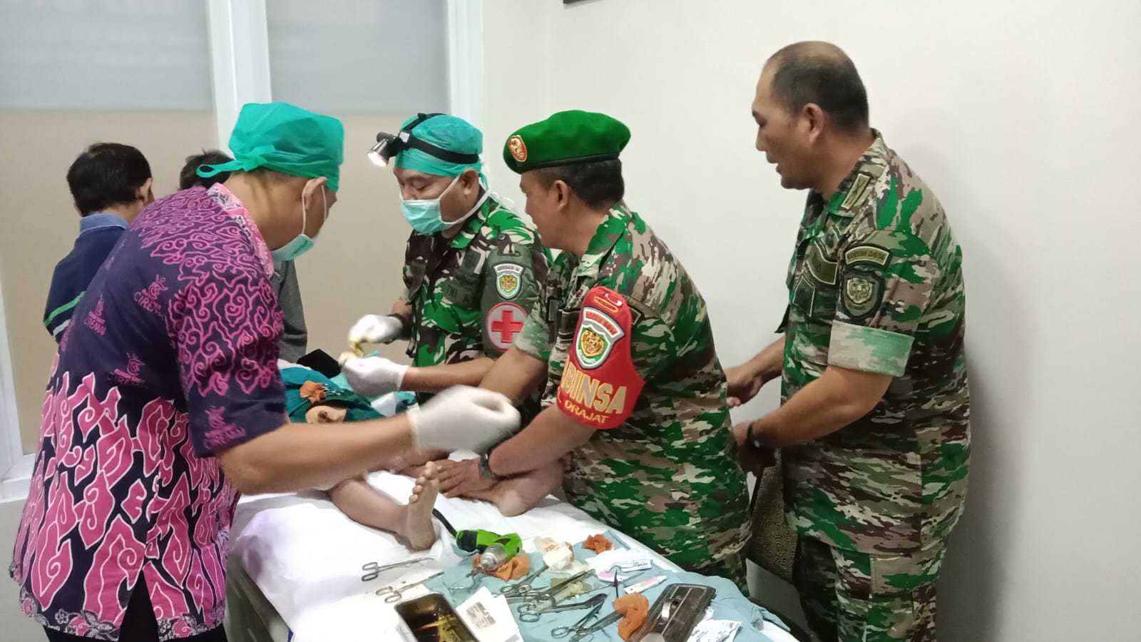 Peringati HUT Ke-78 Kodam III Siliwangi, Babinsa dan Warga Masyarakat Kota Cirebon Geruduk RS Ciremai