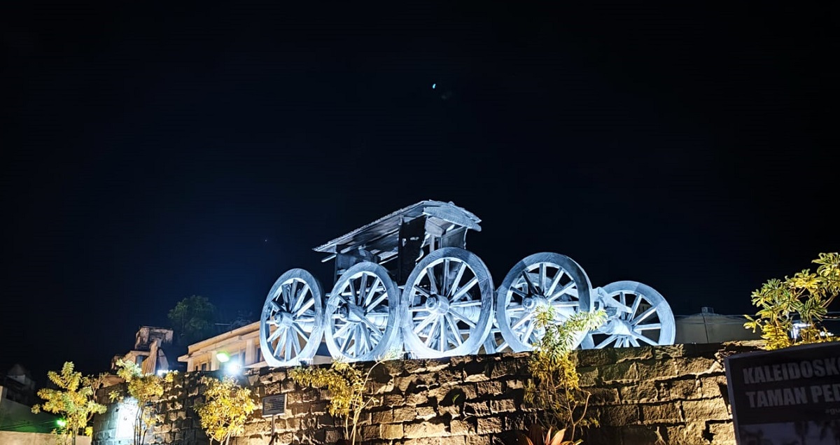 4 Fakta Taman Pedati Gede Cirebon, Tata Cahaya Keren di Malam Hari hingga Amphitheatre