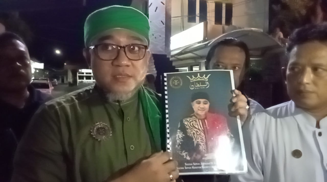 Pangeran Kuda Putih Datangi Mapolres Cirebon Kota Pasca Kericuhan di Alun-alun Sangkala Buana Kasepuhan 