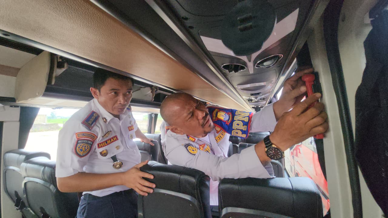 Dishub Kabupaten Cirebon Gelar Ramp Check Armada Bus Jelang Nataru, Inilah yang Mereka Temukan