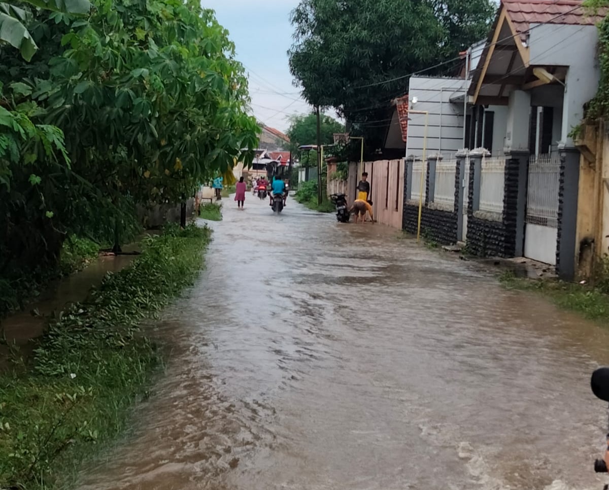 Kota Cirebon Diguyur Hujan Deras, Genangan Muncul di Sejumlah Ruas Jalan