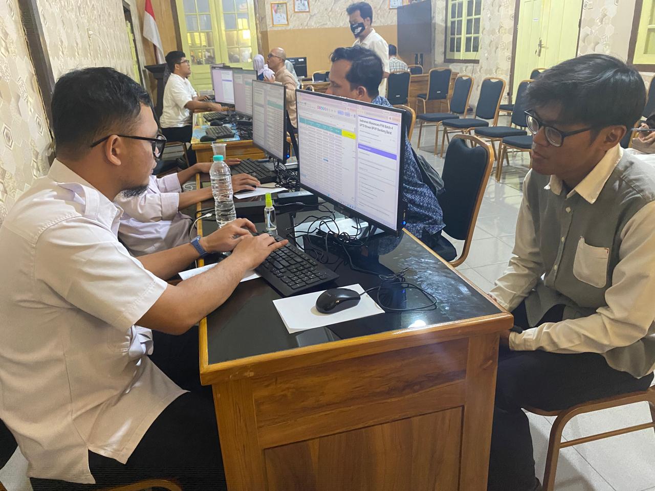 Membludak  Peserta Seleksi Wawancara Pelatihan Vokasi Batch 4 Disnaker Kota Cirebon
