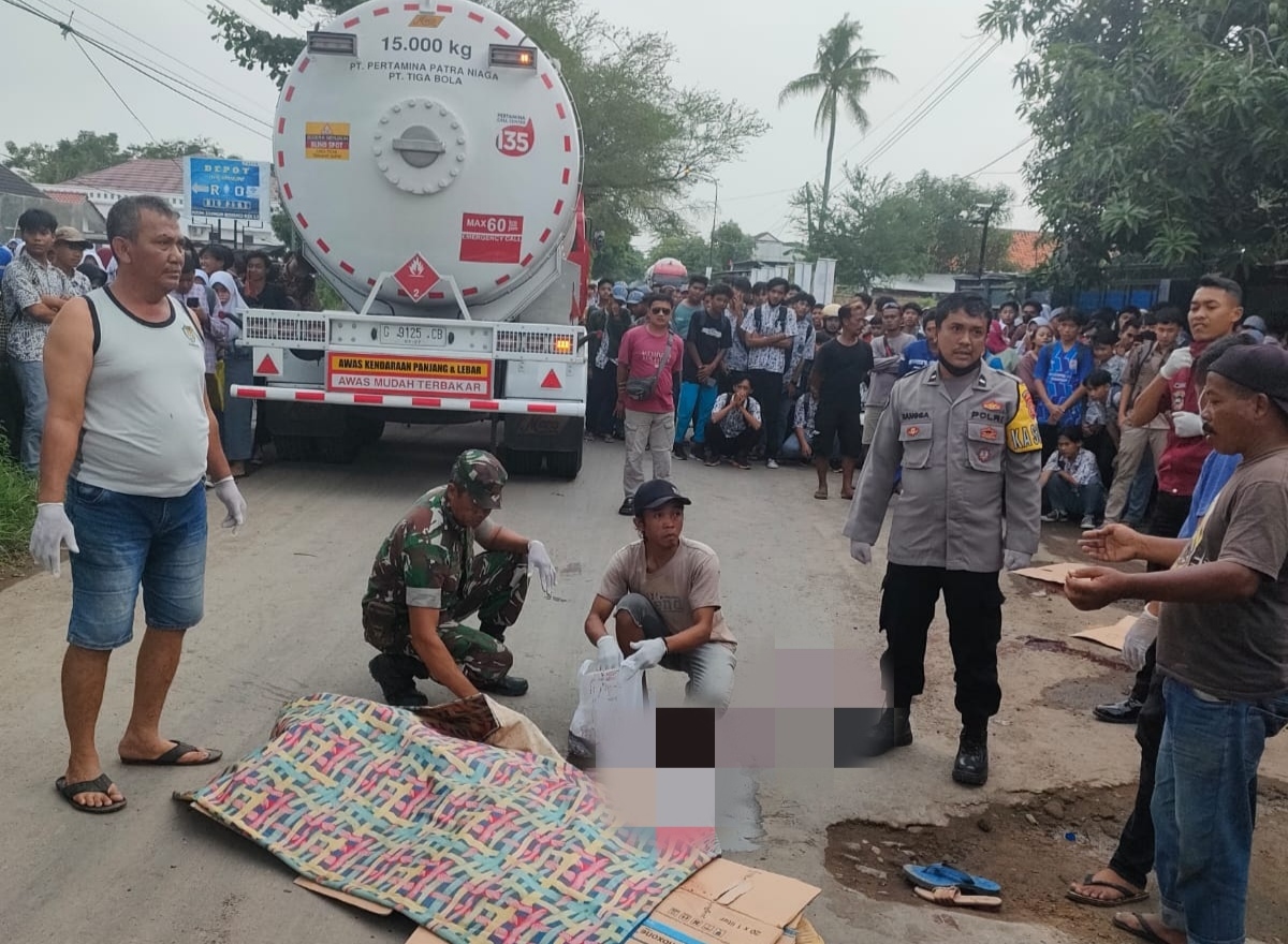 Kecelakaan Tragis di Balongan Indramayu, Istri Terlindas Truk, Suami Belum Sadar