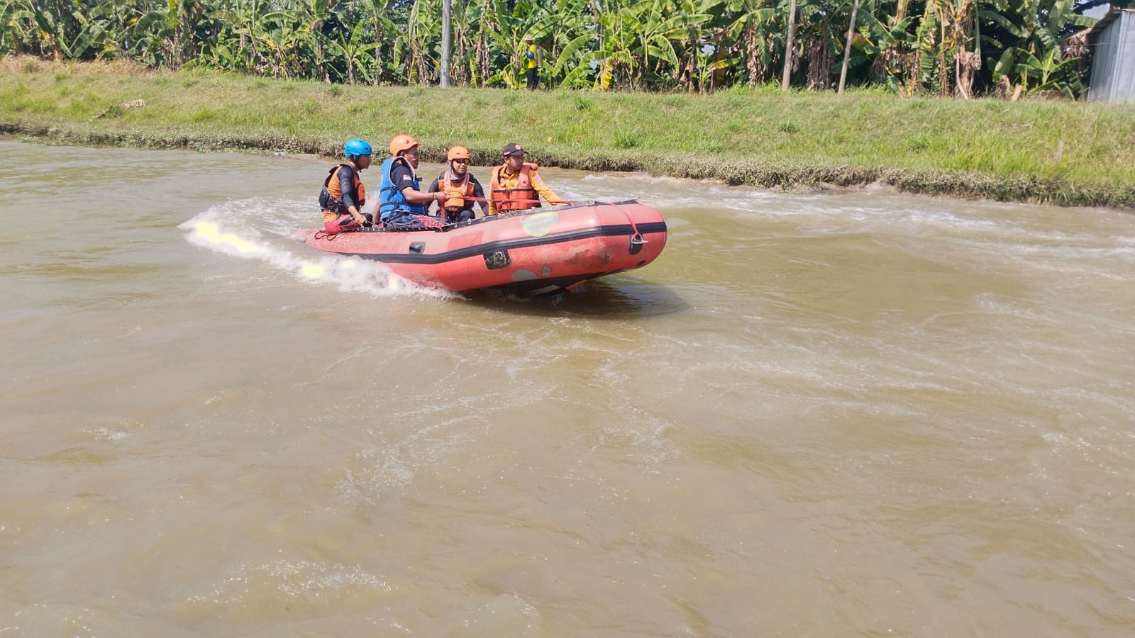 Terpeleset, Bocah 5 Tahun Dilaporkan Tenggelam di Sungai Desa Kejiwan 