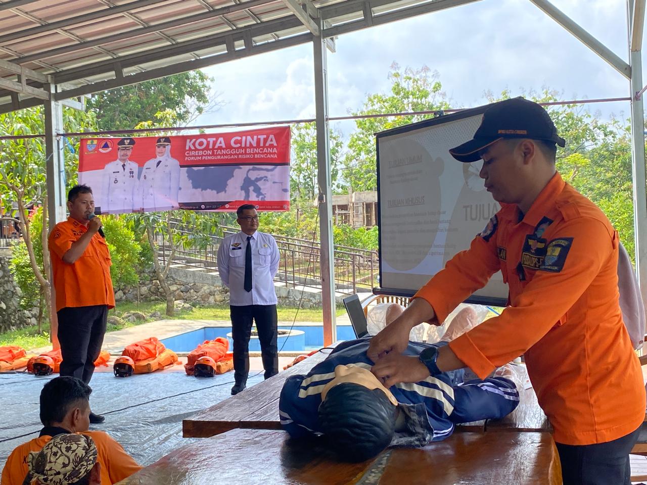 BPBD Kota Cirebon Gelar Sosialisasi dan Simulasi Penanggulangan Bencana Bersama Linmas