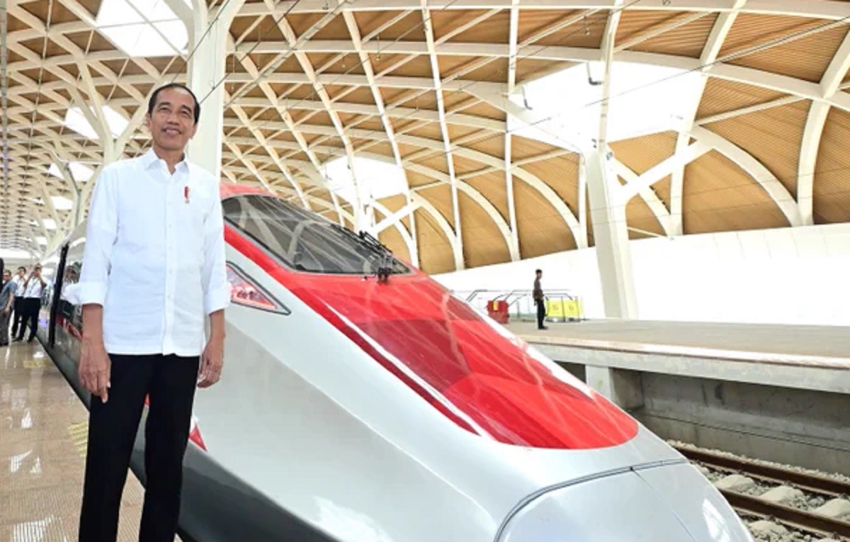 Usai Coba KCJB, Jokowi Bicara Kereta Cepat Jakata Surabaya yang Katanya Lewat Kertajati, Begini Katanya
