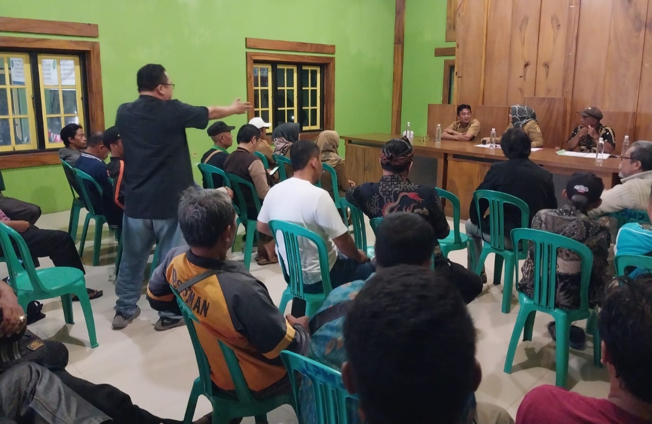 Polemik Perangkat Desa Gombang Cirebon Berujung Ade Sugandi Mengundurkan Diri