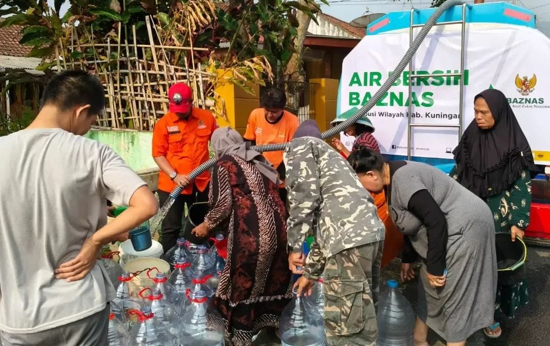 Warga Kuningan Mulai Kesulitan Air Bersih, Bantuan Tangki Air Dikirim ke Desa Karangkancana