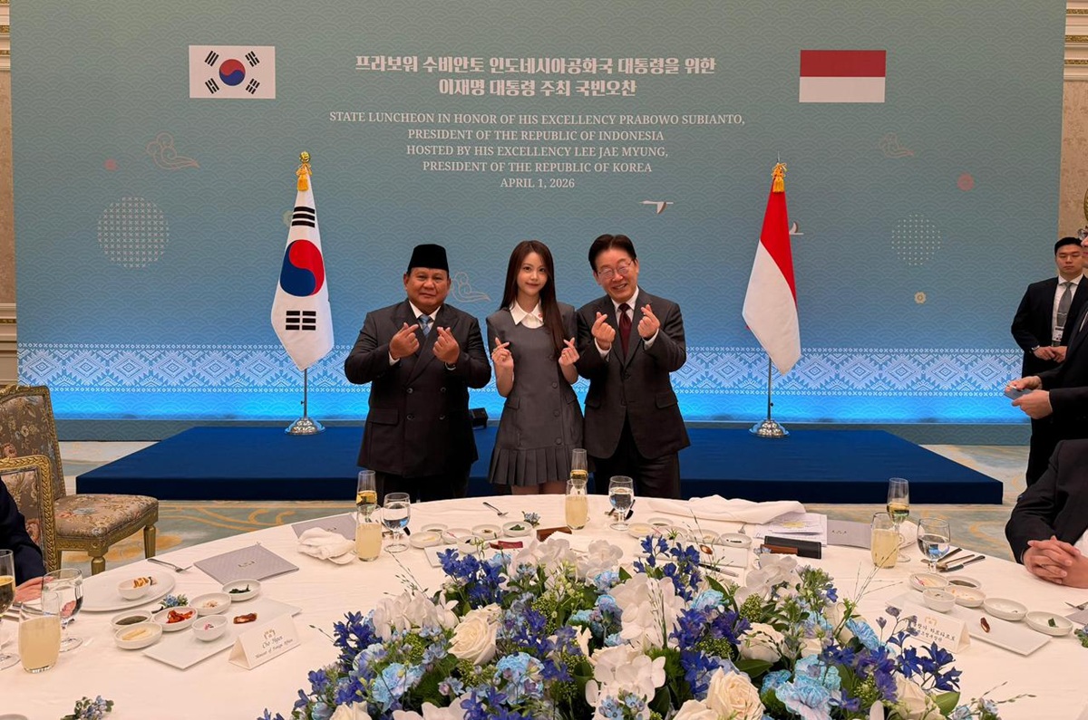 Prabowo Bertemu Carmen Hearts2Hearts, Pose Finger Heart Jadi Sorotan di Seoul