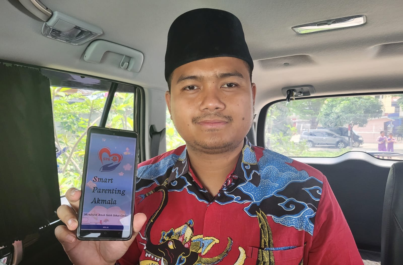 Guru di Cirebon Raih Gelar Doktor, Berhasil Kembangkan Aplikasi Smart Parenting, Keren!